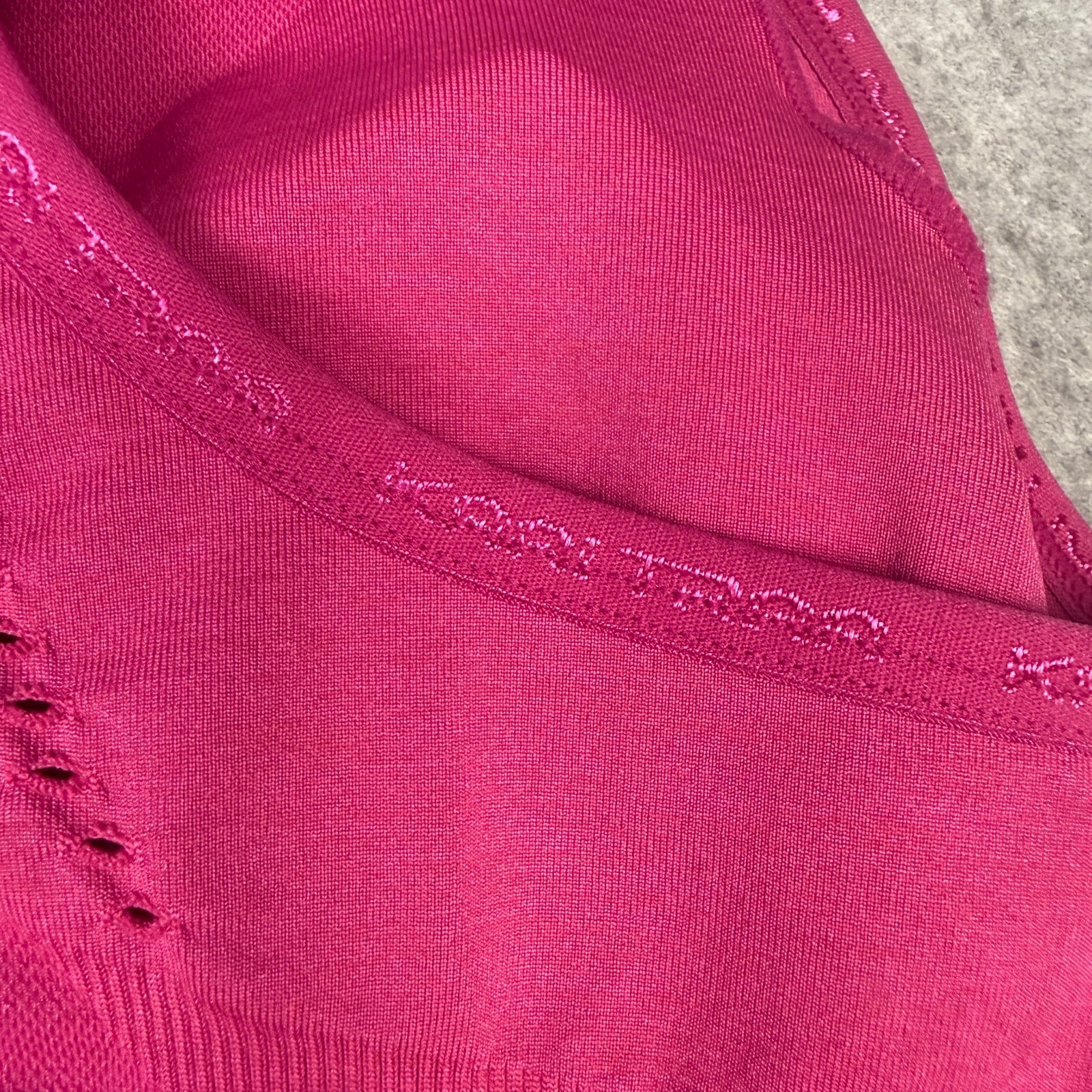 Kari Traa Sports Bra Size Xs / S Fuschia Seamless Racerback Medium Support Nwt — image 6 of 8